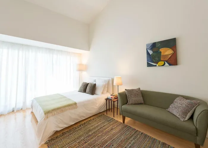 Bright Downtown Apartament